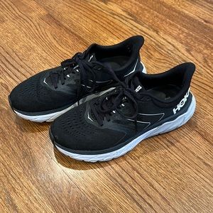 HOKA Arahi Running Shoes